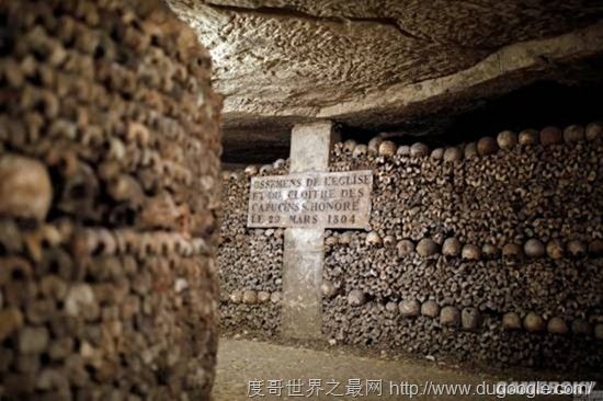 全球十大最恐怖的地方,墨西哥娃娃岛和法国巴黎地下墓穴