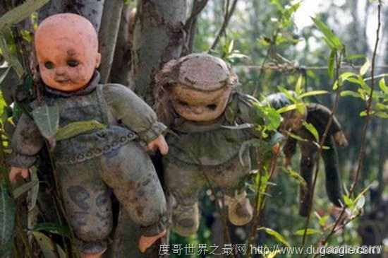 全球十大最恐怖的地方，墨西哥娃娃岛和法国巴黎地下墓穴