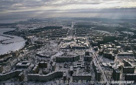 全球十大最恐怖的地方，墨西哥娃娃岛和法国巴黎地下墓穴