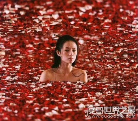 夜宴最后谁杀了皇后,匕首为宫女凌儿所刺(实际真凶是欲望)