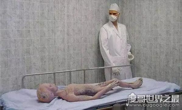 1947年罗斯威尔事件官方解密，退役少校证实UFO传闻(不是气球残骸)