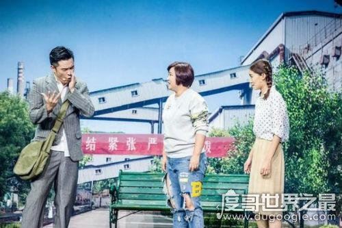 贾玲妈妈是怎么去世的，意外摔伤小脑当场死亡