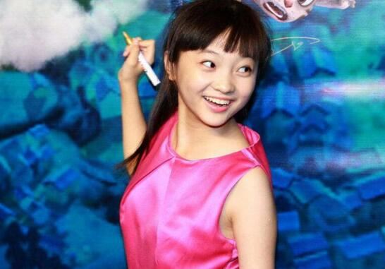 林妙可丰胸对比照片，12岁胸部凸起吐槽网友恶心