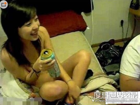 建桥女王美莼是建桥艳门照女主角，被前男友曝光大尺度床照