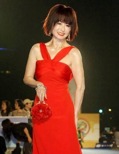 68岁潘迎紫近照吓人，现实版天山童姥(不老妖精)