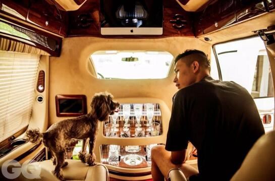 mc天佑一个月能赚多少钱，家庭背景(月入上千万)