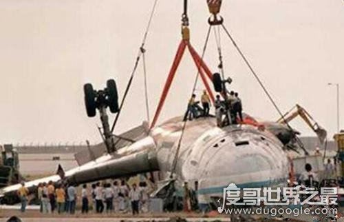 中国国际航空129号班机空难，共造成129人不幸遇难(警钟长鸣)