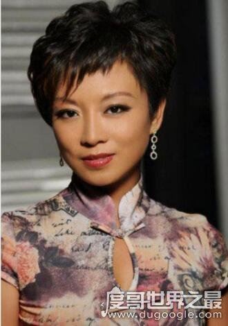 爱新觉罗启迪是谁的后代，清努尔哈赤第13代孙女(邓丽君接班人)