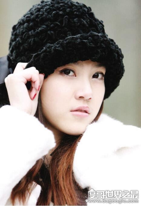 重庆一中校花何伊娜，因才貌双全而走红网络(组图)