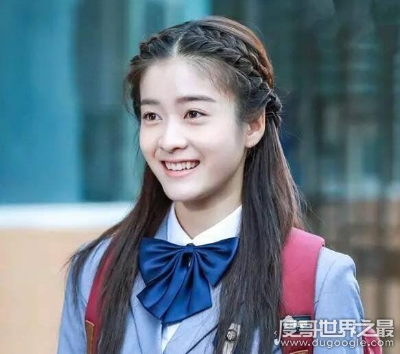 中国十大最美校服女生，每一个都是超清纯的大美女