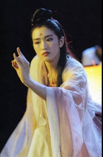 天山童姥叫什么?名叫巫行云(天龙八部中武功最高的女人)