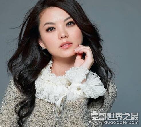 李湘晒湖南台旧照，长胖前的她五官精致非常的漂亮吸睛