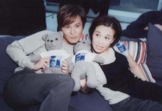 张信哲老婆曾和粉丝谈恋爱，如今50岁仍单身原因