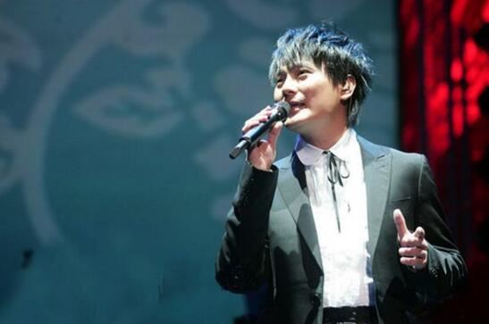 张信哲老婆曾和粉丝谈恋爱，如今50岁仍单身原因