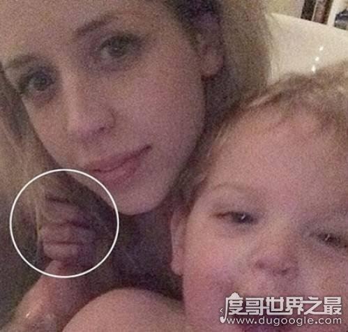吓死人的鬼手自拍,拍下你身边看不见的恐怖鬼手