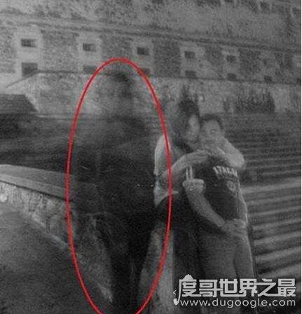 吓死人的鬼手自拍,拍下你身边看不见的恐怖鬼手