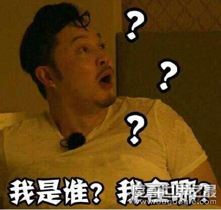 美国7名警察开65枪一枪未中，这枪法站着不动都打不着