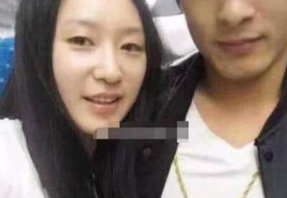 辛巴前妻和大女儿照片,辛巴抛弃妻子乃谣言(并没有前妻)