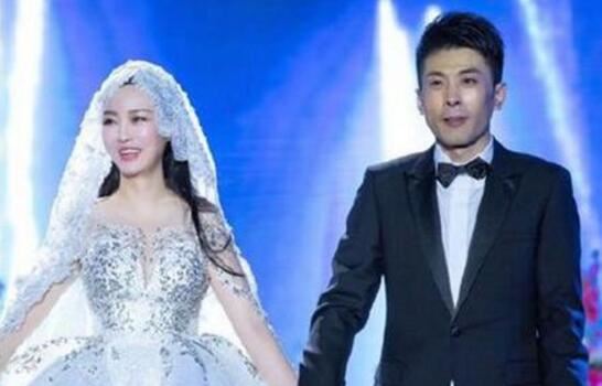 辛巴前妻和大女儿照片，辛巴抛弃妻子乃谣言(并没有前妻)