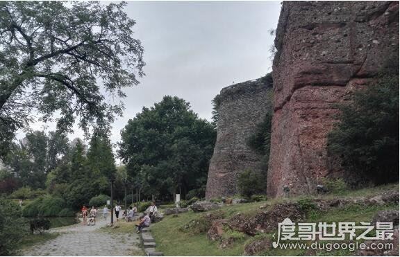 石头城是哪个城市，是南京的别称(石头城景区的介绍)