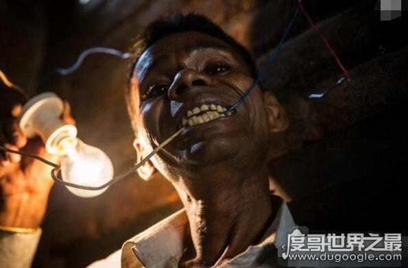 令人自燃的赤焰金龟,原型是滚山球马陆(是治病救人的药虫)