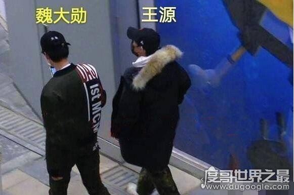 王源翻栏杆被拍,作出道歉回应(真相:被狗仔逼入死胡同)