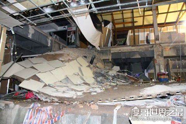 云南商场楼层坍塌，已救出的三人均无生命危险