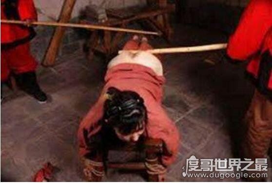 世界十大女刑法盘点，骑木驴直接摧毁女子下体(最变态)