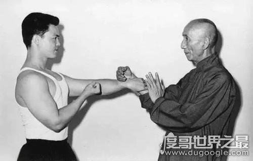 真实的叶问厉害吗，师承咏春拳传人(曾用手将枪芯压弯)