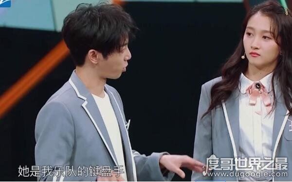 看过华晨宇的女朋友图片吗,两人曾经很相爱(已经是前女友)