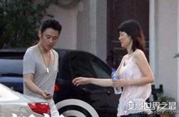 吴秀波老婆何震亚照片曝光，朴素的外表惹人心疼(图)