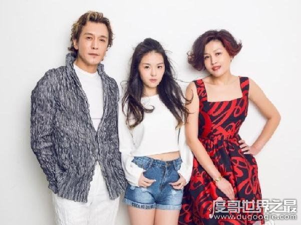 李勇16岁女儿法图麦·李近照曝光，再也没人吐槽她的长相了