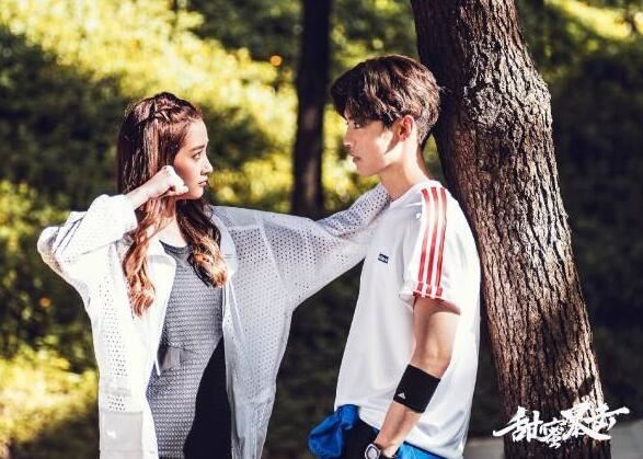 鹿晗的女朋友终于现身,是关晓彤(已发微博公布喜讯)