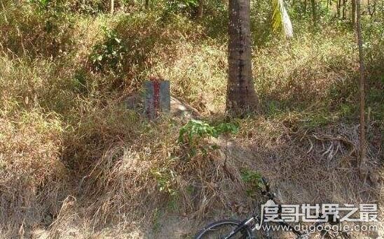 秦桧墓跪的5个人是谁,岳飞墓前奸臣秦桧夫妇跪像