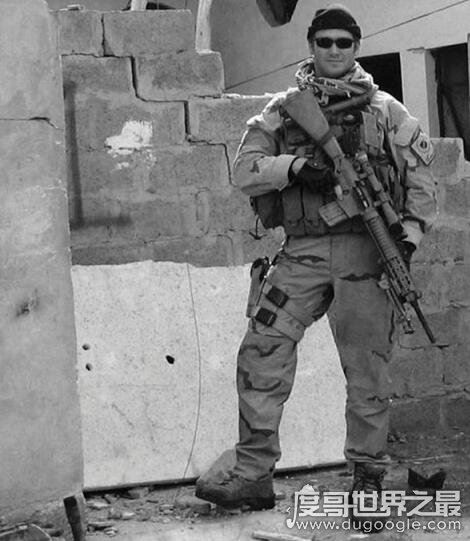 美国第一狙击手,战场上英勇杀敌255名(最后却被战友打成马蜂窝)