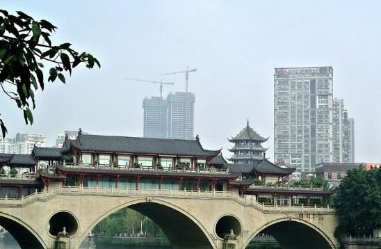 成都桥震门事件竟上演两次，美女醉酒后强行与男子啪啪啪