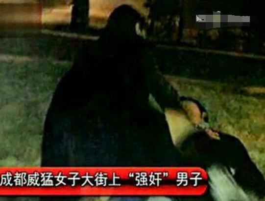 成都桥震门事件竟上演两次，美女醉酒后强行与男子啪啪啪