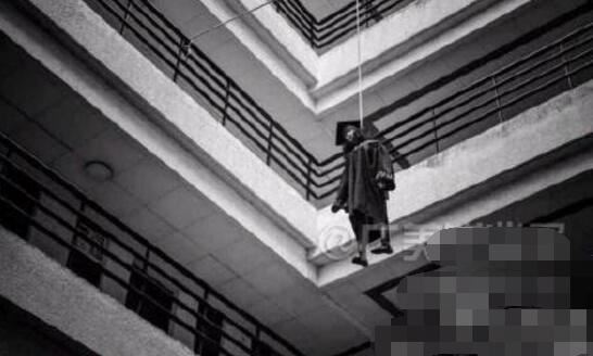 广州美院惊现上吊女尸，惊悚的行为艺术吓坏活人
