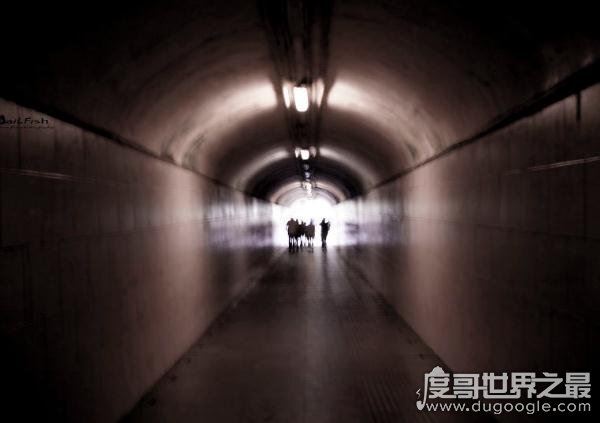 世界上最气派的鬼屋，温彻斯特鬼屋(为枪下亡魂不停修建38年)