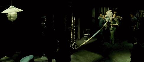 电影风声绳刑图片，让女性骑坐在麻绳上来回摩擦(超变态)