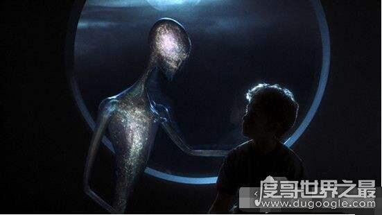 外星人只等霍金死然后殖民地球，因为霍金看到了他们的存在