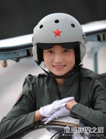 《我和我的祖国》吕潇然原型是谁，成都妹子陶佳莉(从小就有飞行梦)