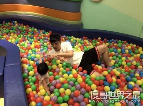 陈赫老婆张子萱，为陈赫生了一个女儿两人却很少晒亲密照