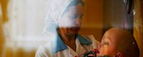 福岛核泄漏的变异女人,体型变化样貌可怖(生下变异人)