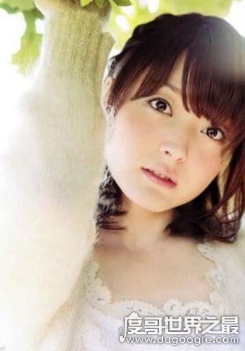 花泽香菜表情包，“兵库北的微笑”被黑粉恶意散播(附表情包)