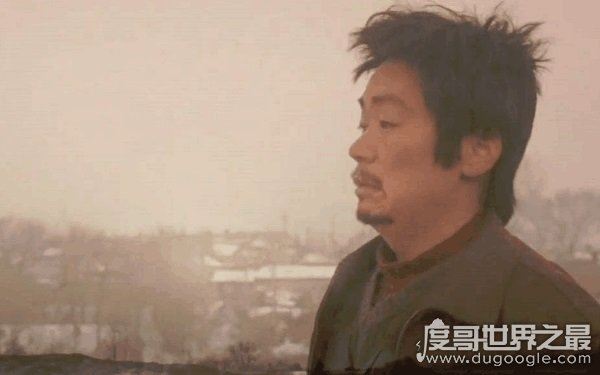 王宝强演技巅峰,树先生解析细思极恐(电影蕴含深意)