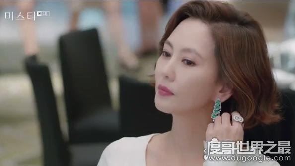 金南珠整容前后照片对比，47岁再次迎来事业高峰