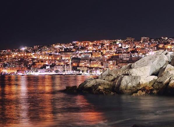 世界最美三大夜景，灯火辉煌在的大海上静静绽放(梦幻仙境)