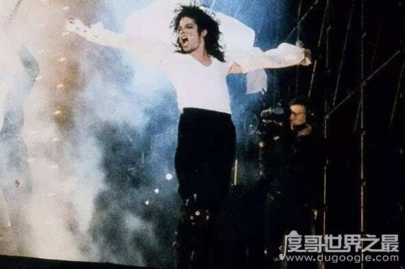 舞王迈克尔杰克逊怎么死的，被私人医生注射药物导致猝死