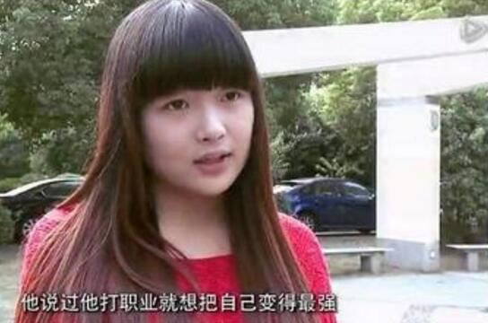 pdd女朋友沈灵敏扔蛇门，pdd最落魄时期不离不弃